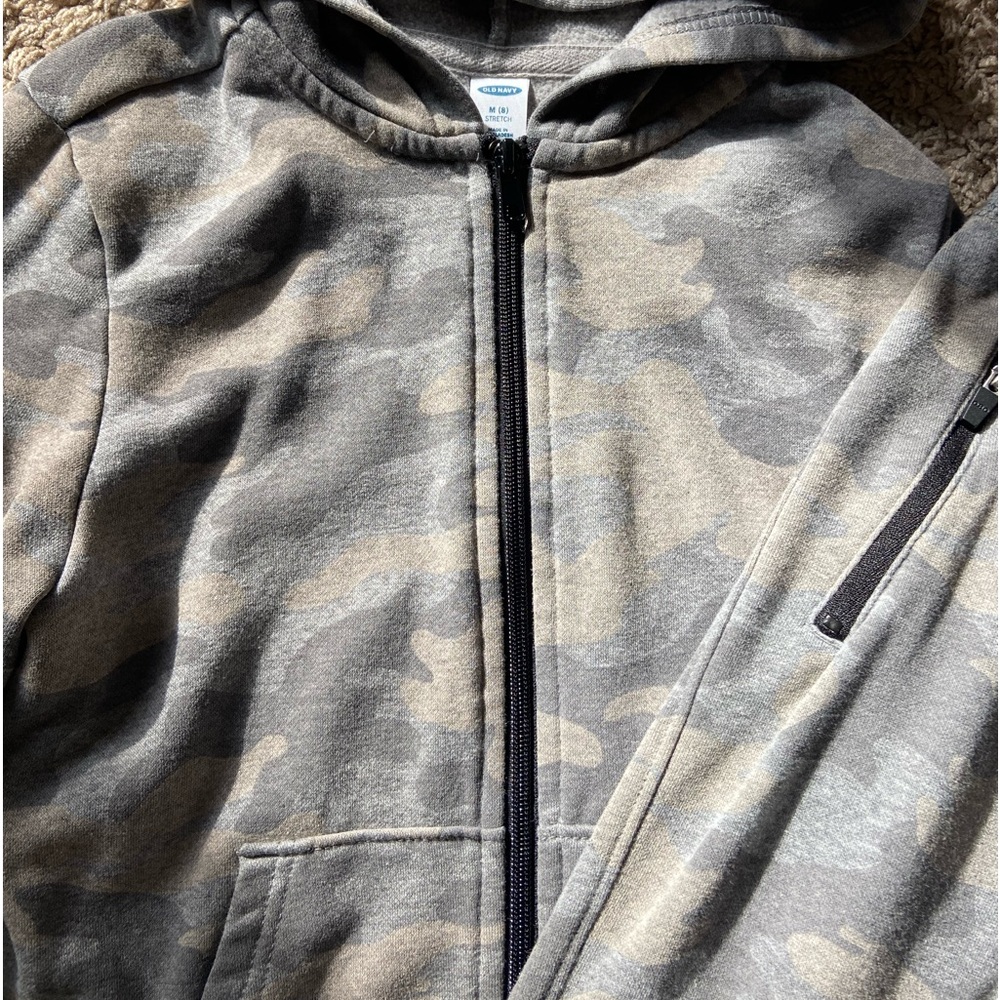 Old Navy boys sweatsuit. Size medium 8.